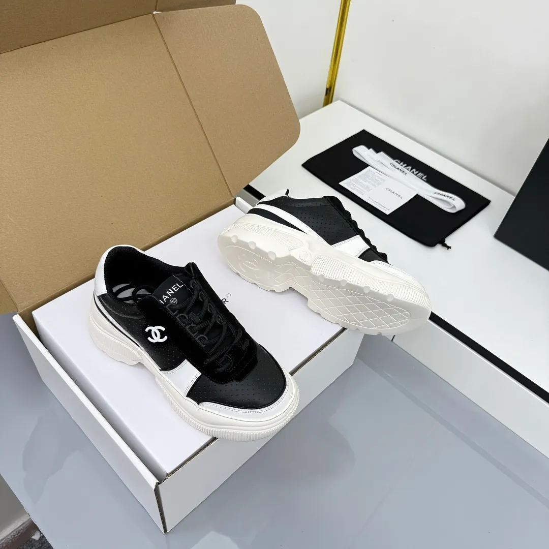 👟👟Ex-factory price 620👟👟 Chanel bread shoes ~ original calfskin panda shoes Chanel 25C latest hot style panda black and white sports shoes casual sneakers Xiaoxiang hot item classic black and white panda color coco girls must pay Fabric: original custom mixed sheepskin lining: original imported breathable mesh lining outsole: Original molded rubber + TPU combination Size: Women's 35-41